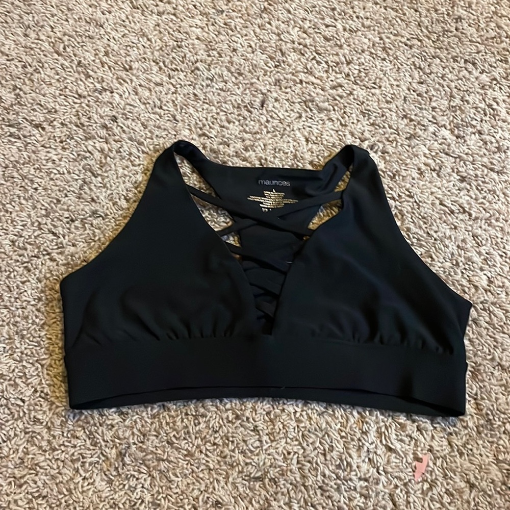Super adorable black sports bra